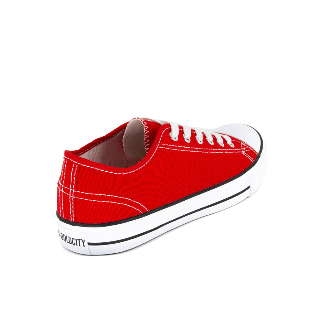 ส้นรองเท้าผ้าใบแฟชั่น รุ่น 1207 สีแดง โชว์ความหนาของส้นที่ซ่อนแผ่น EVA 2 ชั้นรองรับแรงกระแทก มุมมองเฉียงจากด้านหลัง