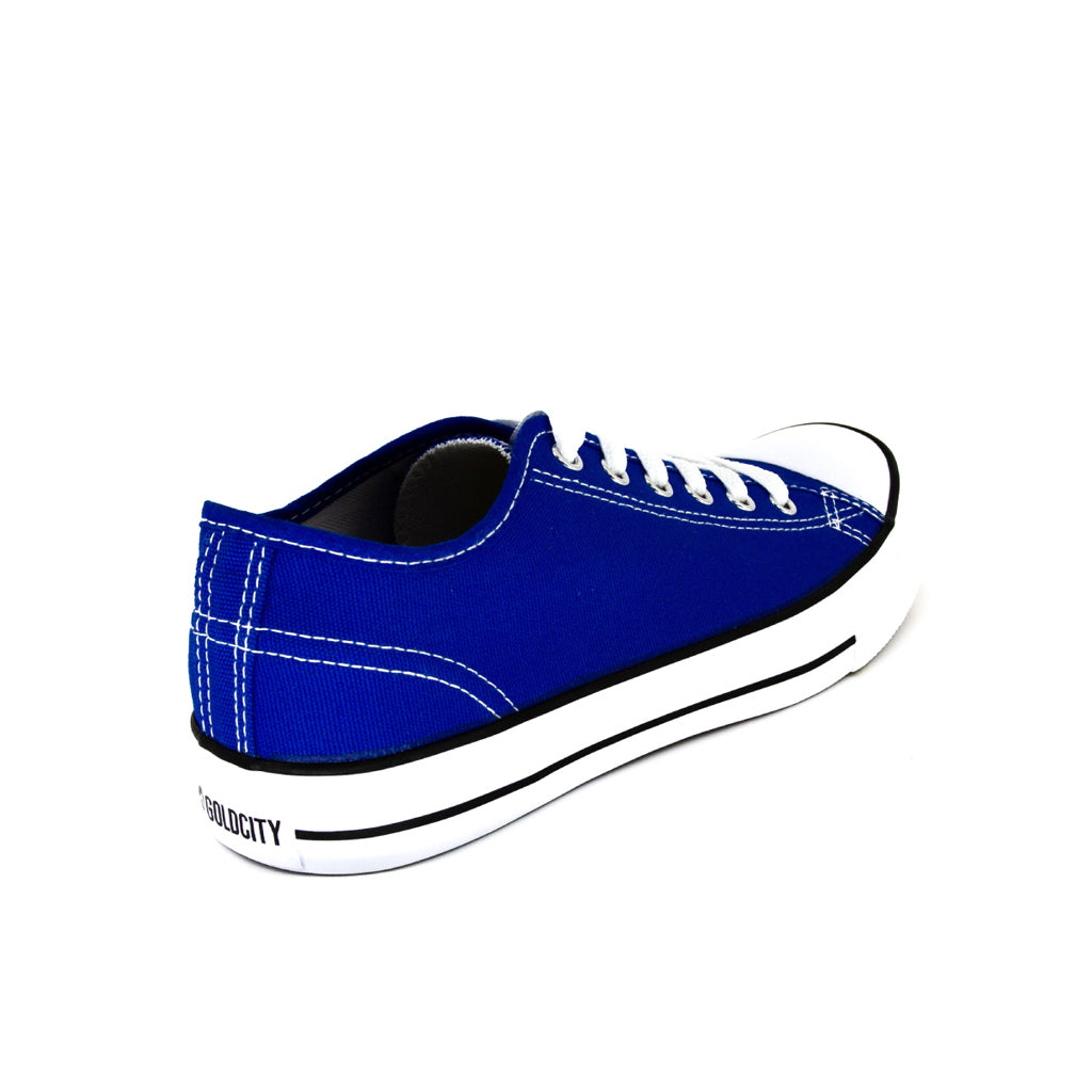 ส้นรองเท้าผ้าใบแฟชั่น รุ่น 1207 สีน้ำเงิน โชว์ความหนาของส้นที่ซ่อนแผ่น EVA 2 ชั้นรองรับแรงกระแทก มุมมองเฉียงจากด้านหลัง