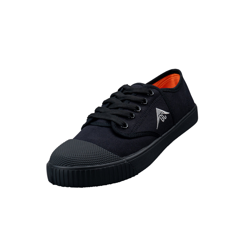 รองเท้านักเรียน หันหน้า