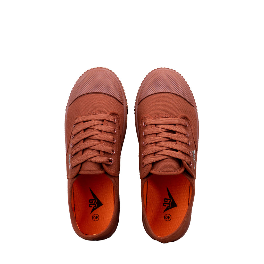 รองเท้าผ้าใบนักเรียน รุ่น FC001 สีน้ำตาล มุมมองด้านบน โชว์แผ่นรองพื้นด้านใน