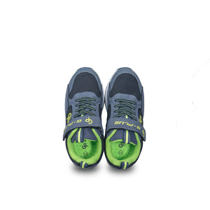 รองเท้าผ้าใบ หันหน้า