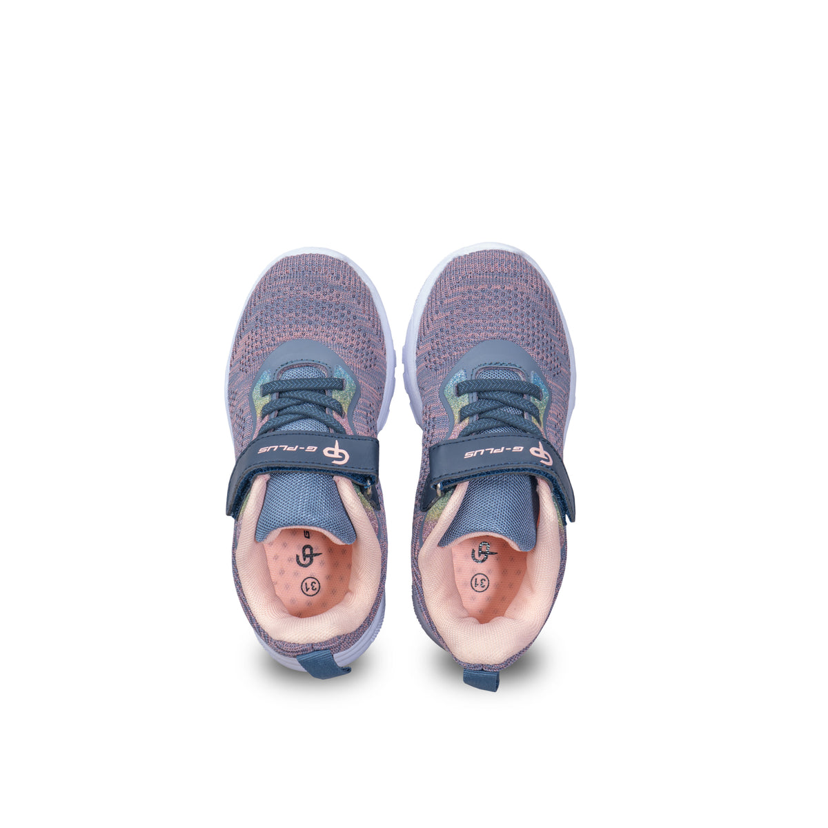 รองเท้าผ้าใบ หันหน้า