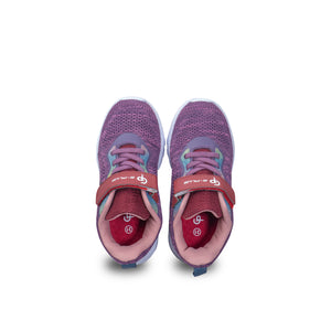 รองเท้าผ้าใบ หันหน้า