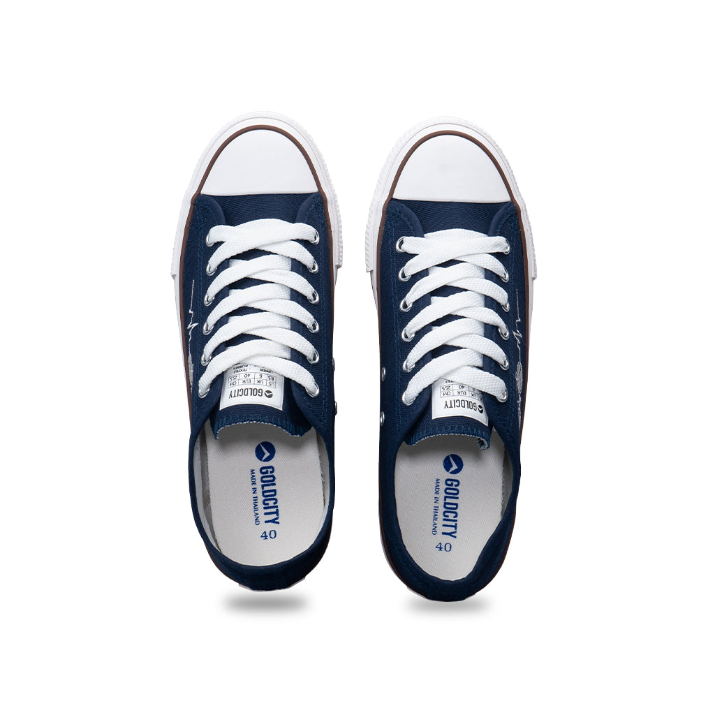 รองเท้าผ้าใบแฟชั่นผูกเชือก รุ่น NO029 สีกรม โชว์ดีไซน์คลาสสิกใส่ได้ทุกวัยและแผ่นรองพื้นนุ่มสบาย มุมมองจากด้านบน
