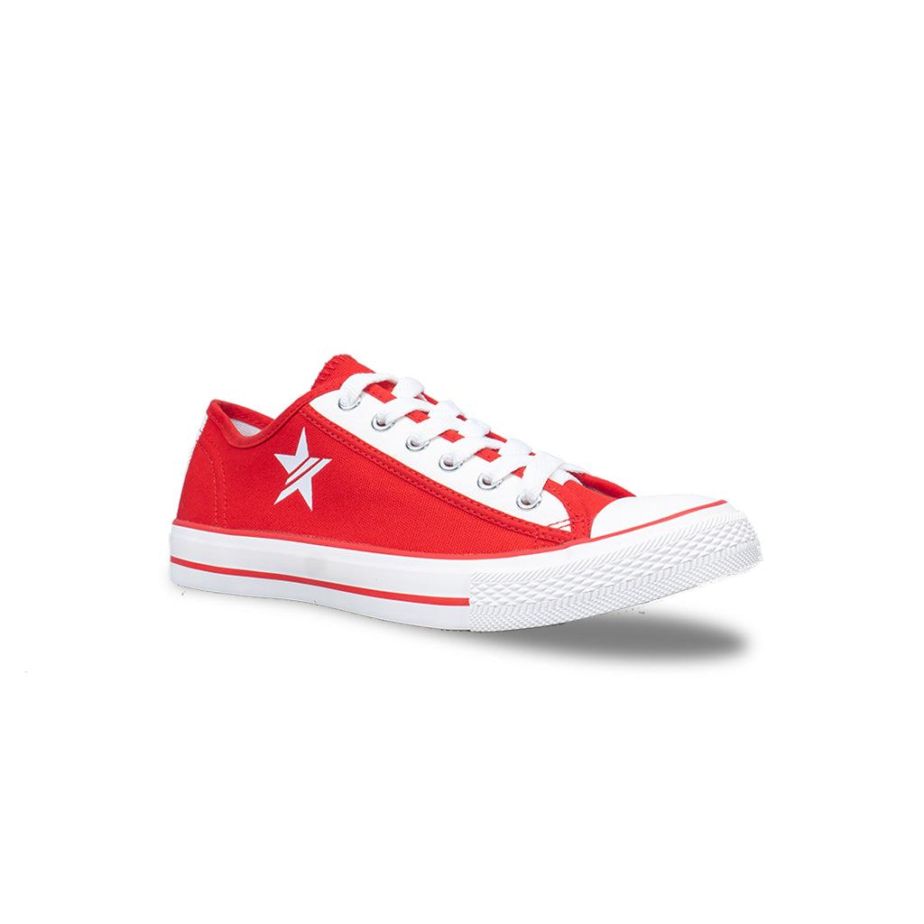 รองเท้าผ้าใบแฟชั่นผูกเชือก รุ่น NO030 สีแดงขาว โชว์ดีเทลการร้อยเชือก ทรงรองเท้าทูโทน และดีไซน์ที่แมทช์ง่ายกับทุกลุค มุมมองเฉียงจากด้านหน้า