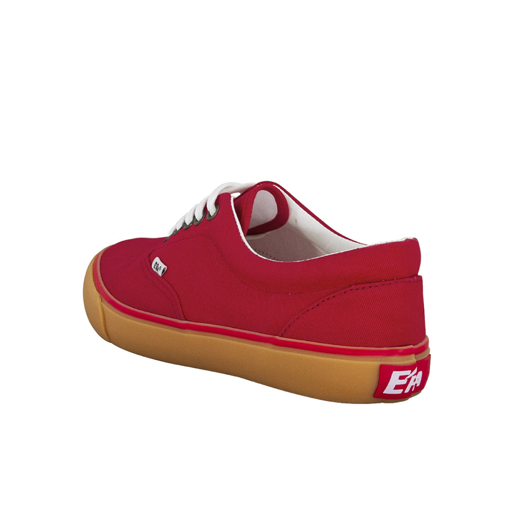 ส้นรองเท้าผ้าใบ รุ่น NO501 สีแดงตัดพื้นยางสีน้ำตาล โชว์ป้ายโลโก้ ERA มุมมองเฉียงจากด้านหลัง