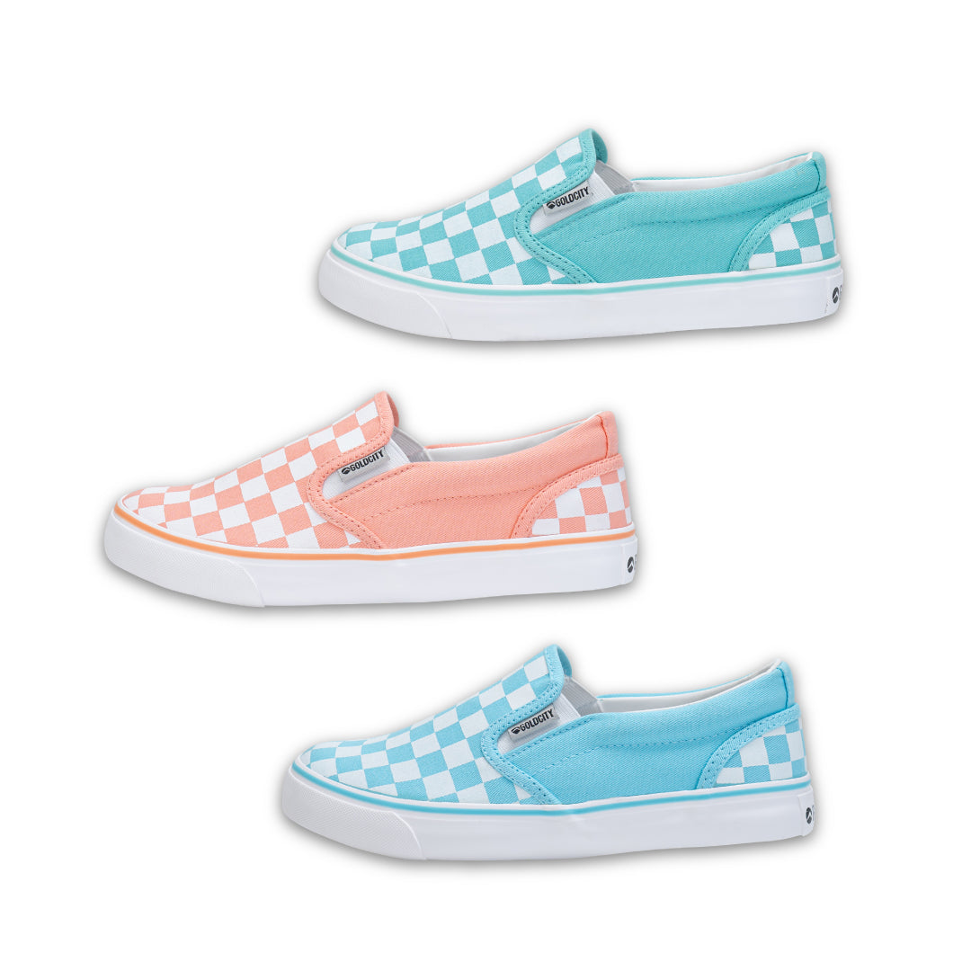 รองเท้าผ้าใบสลิปออน รุ่น NS801 หลากหลายสี โชว์หน้าผ้าแคนวาสดีไซน์ลายตารางสุดฮิตและเส้นคาดขอบยาง มุมมองด้านข้าง