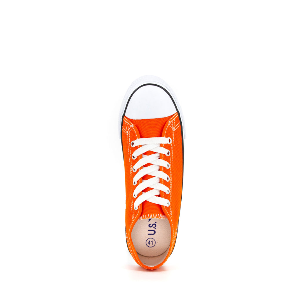 รองเท้าผ้าใบแฟชั่น รุ่น 1207 สีส้ม โชว์ดีไซน์ทรงผูกเชือกและแผ่นรองพื้นนุ่มเด้งด้านใน มุมมองจากด้านบน