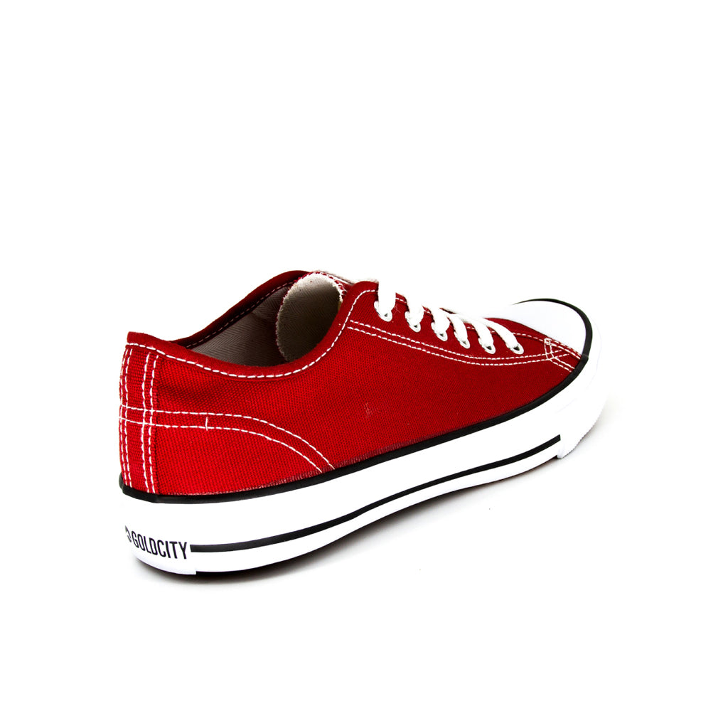 ส้นรองเท้าผ้าใบแฟชั่น รุ่น 1207 สีแดงเลือดหมู โชว์ความหนาของส้นที่ซ่อนแผ่น EVA 2 ชั้นรองรับแรงกระแทก มุมมองเฉียงจากด้านหลัง