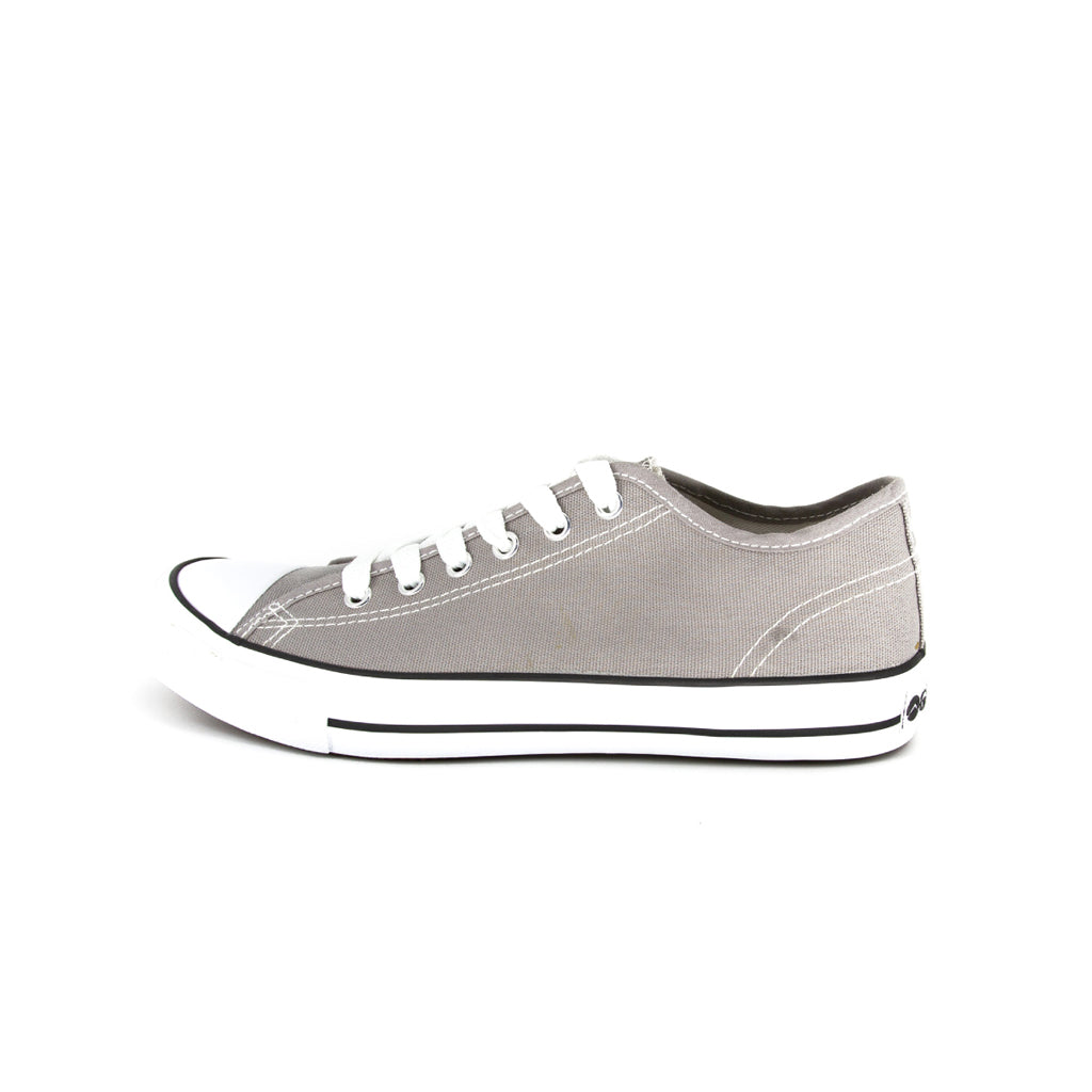 รองเท้าผ้าใบแฟชั่น รุ่น 1207 สีเทา โชว์หน้าผ้าแคนวาสและเส้นคาดขอบยางสุดคลาสสิก มุมมองด้านข้าง