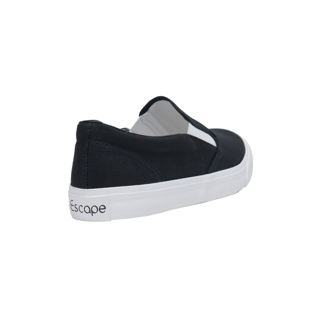ส้นรองเท้าสลิปออน รุ่น ES333 สีครีม โชว์โลโก้ตัวอักษร Escape มุมมองเฉียงจากด้านหลัง