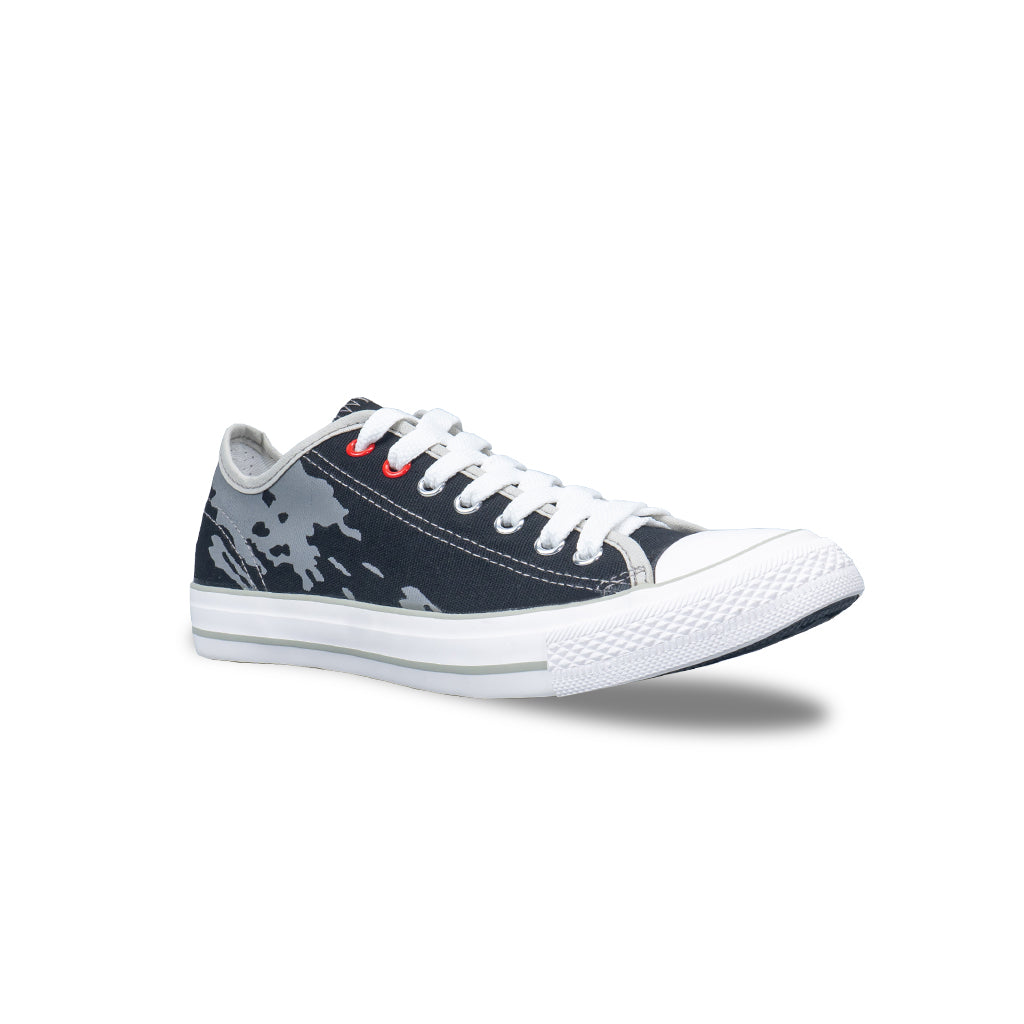 รองเท้าผ้าใบแฟชั่น หันหน้า