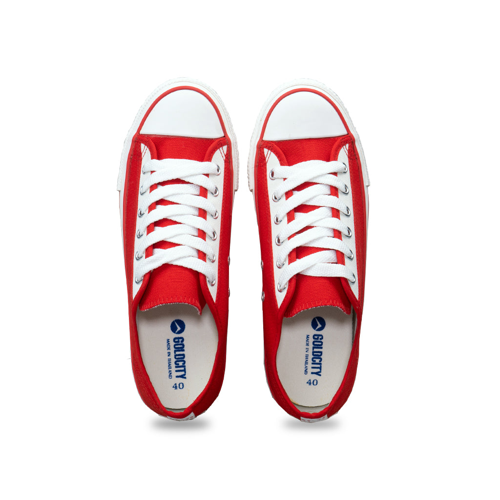 รองเท้าผ้าใบแฟชั่นผูกเชือก รุ่น NO030 สีแดงขาว โชว์ดีไซน์ผูกเชือกสุดคลาสสิก สีทูโทน และแผ่นรองพื้นนุ่มสบาย มุมมองจากด้านบน