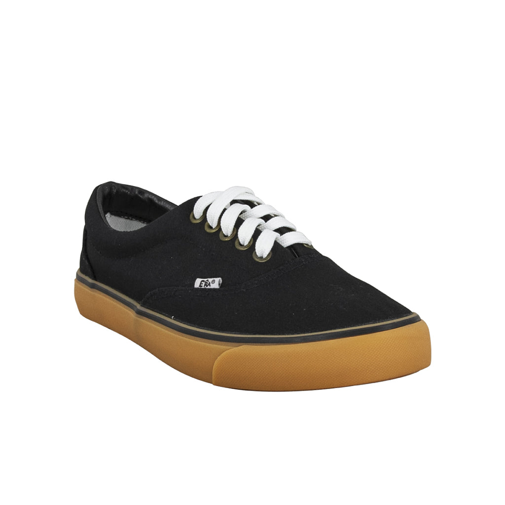 รองเท้าผ้าใบ รุ่น NO501 สีดำ มุมมองเฉียงด้านข้างฝั่งนอก