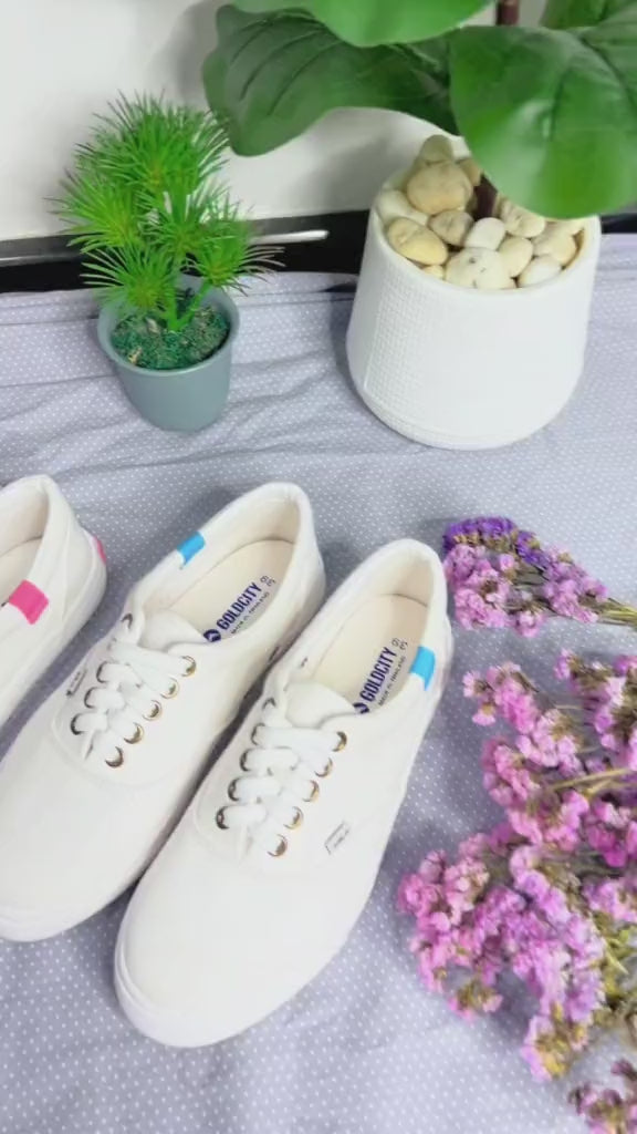 รองเท้าผ้าใบ รองเท้าผ้าใบผูกเชือก รองเท้าผ้าใบผูกเชือกผู้ชาย รองเท้าผ้าใบผูกเชือกผู้หญิงสีครีม/ฟ้า,ครีม/ชมพู  ดีไซน์เท่ด้วยริบบิ้นสวยหวาน นุ่มสบาย ไม่กัดเท้า 