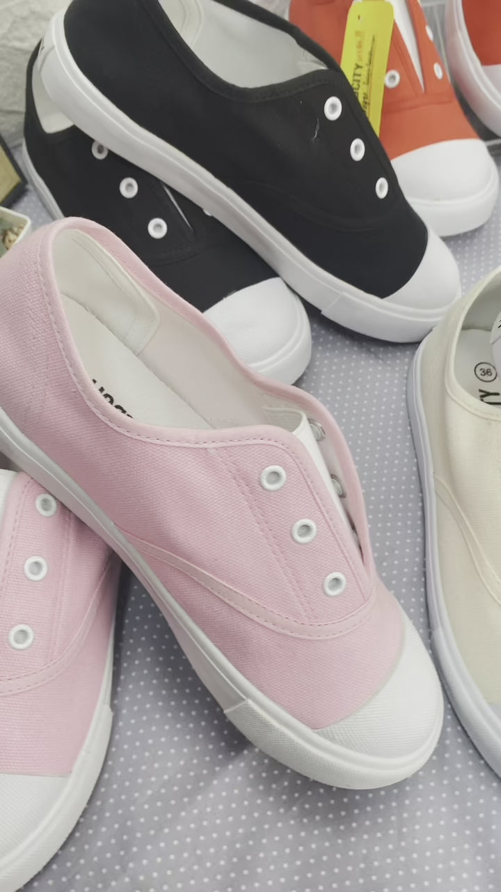 รองเท้าผ้าใบ รองเท้าผ้าใบแบบสวม รองเท้าผ้าใบแบบสวมผู้หญิงสีขาว,ครีม,ชมพู,ฟ้า,แดง,กรม,ดำ ดีไซน์ยางยืด สวมง่าย นุ่มสบาย